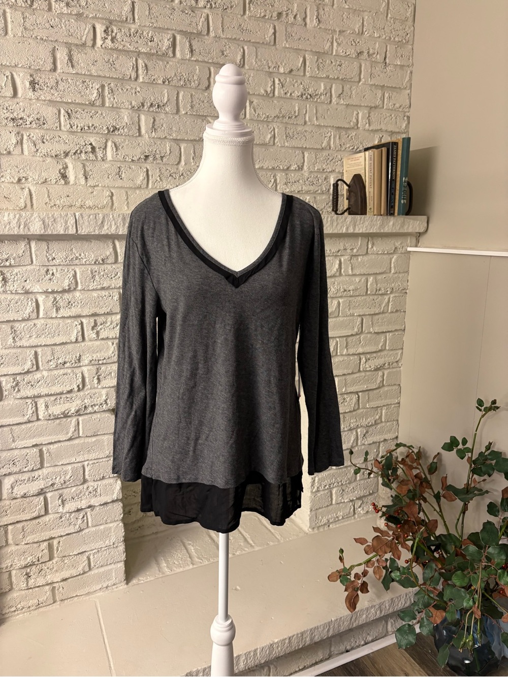 NWT Vince Camuto Essentials Heather Grey Layered V-Neck Blouse Med